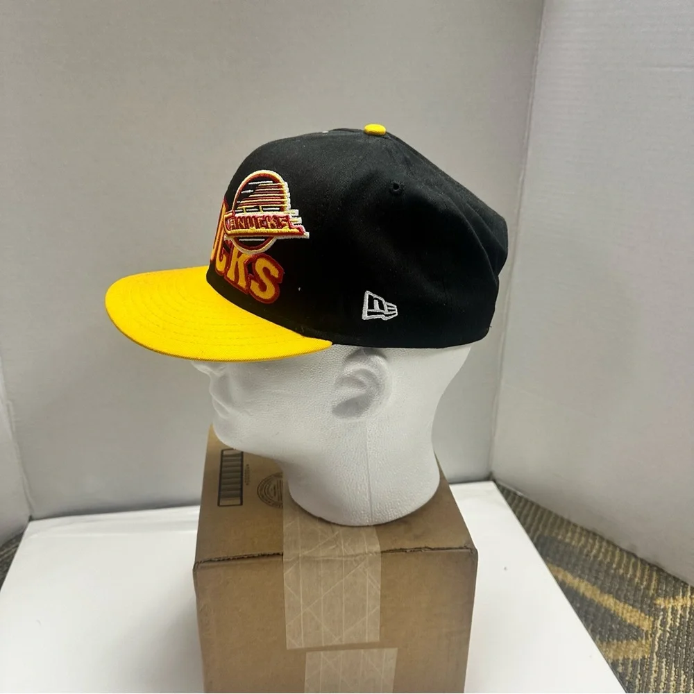 New Era- Men’s Vancouver Canucks Snapback Hat - Black and Yellow